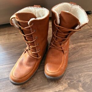 Like New Manitobah Tundra Waterproof Mukluks